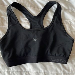 Nike pro sports bra